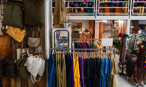 A,Lot,Of,Vintage,And,Fashionable,Clothes,In,A,Second-hand